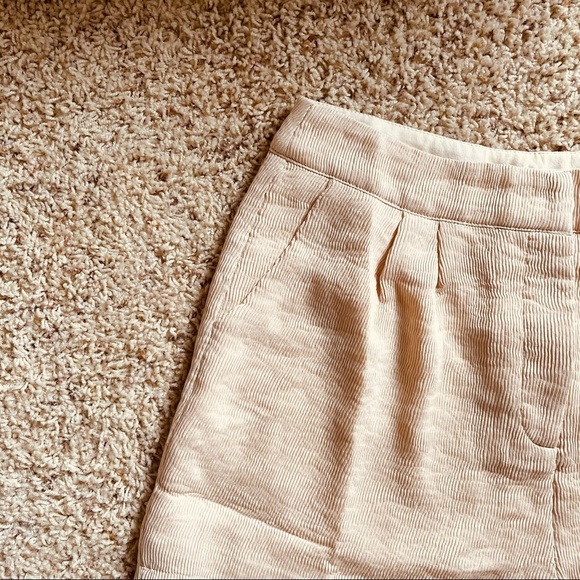 After Market | Pleated High-Waisted Shorts - Picture 3 of 5